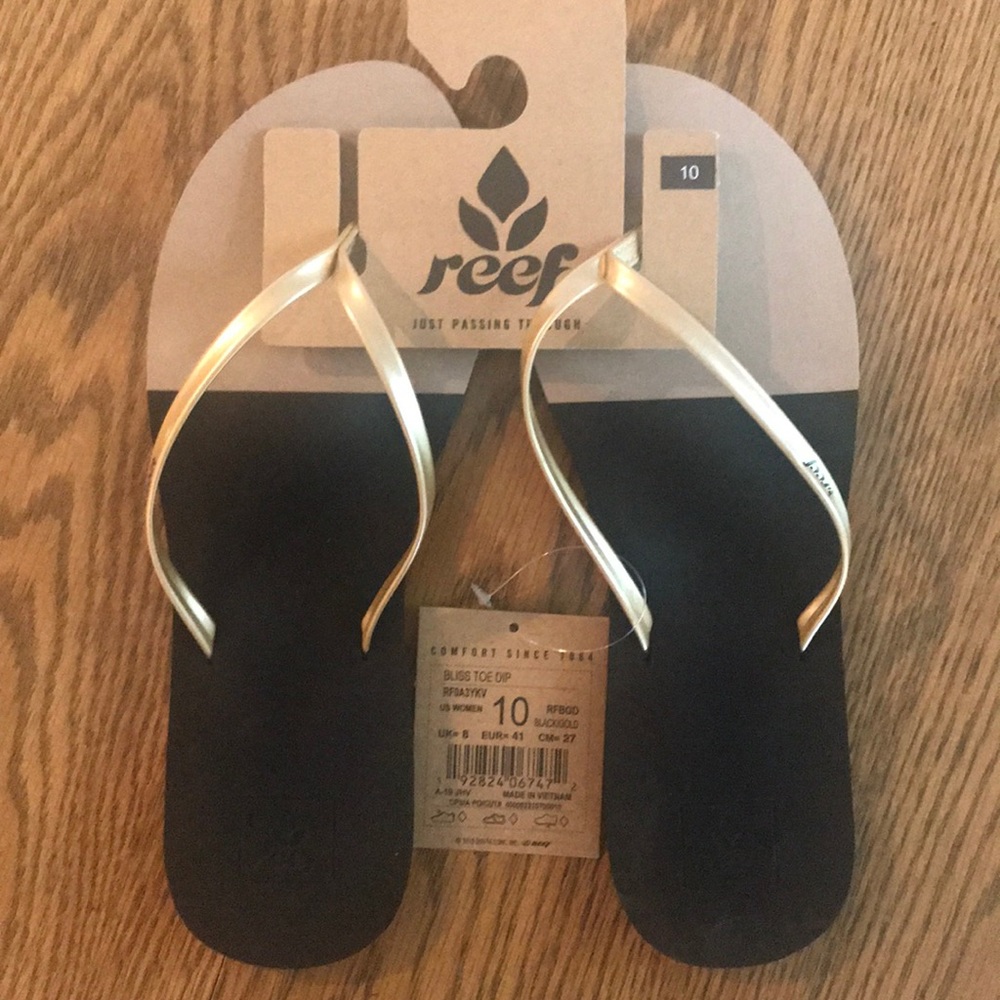 Brand new REEF size 10 flip flops